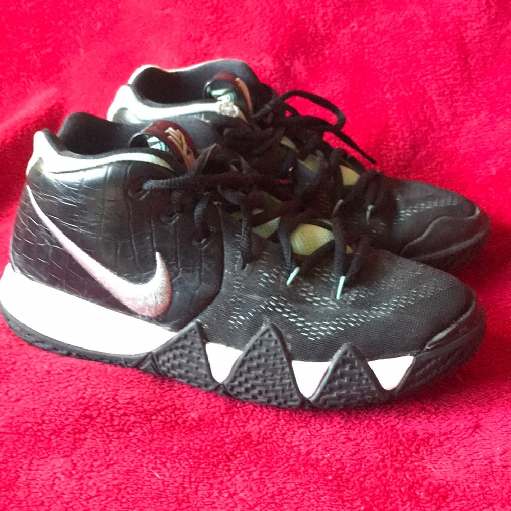 Nike Kyrie Irving 4  ✅ size 4.5 Y